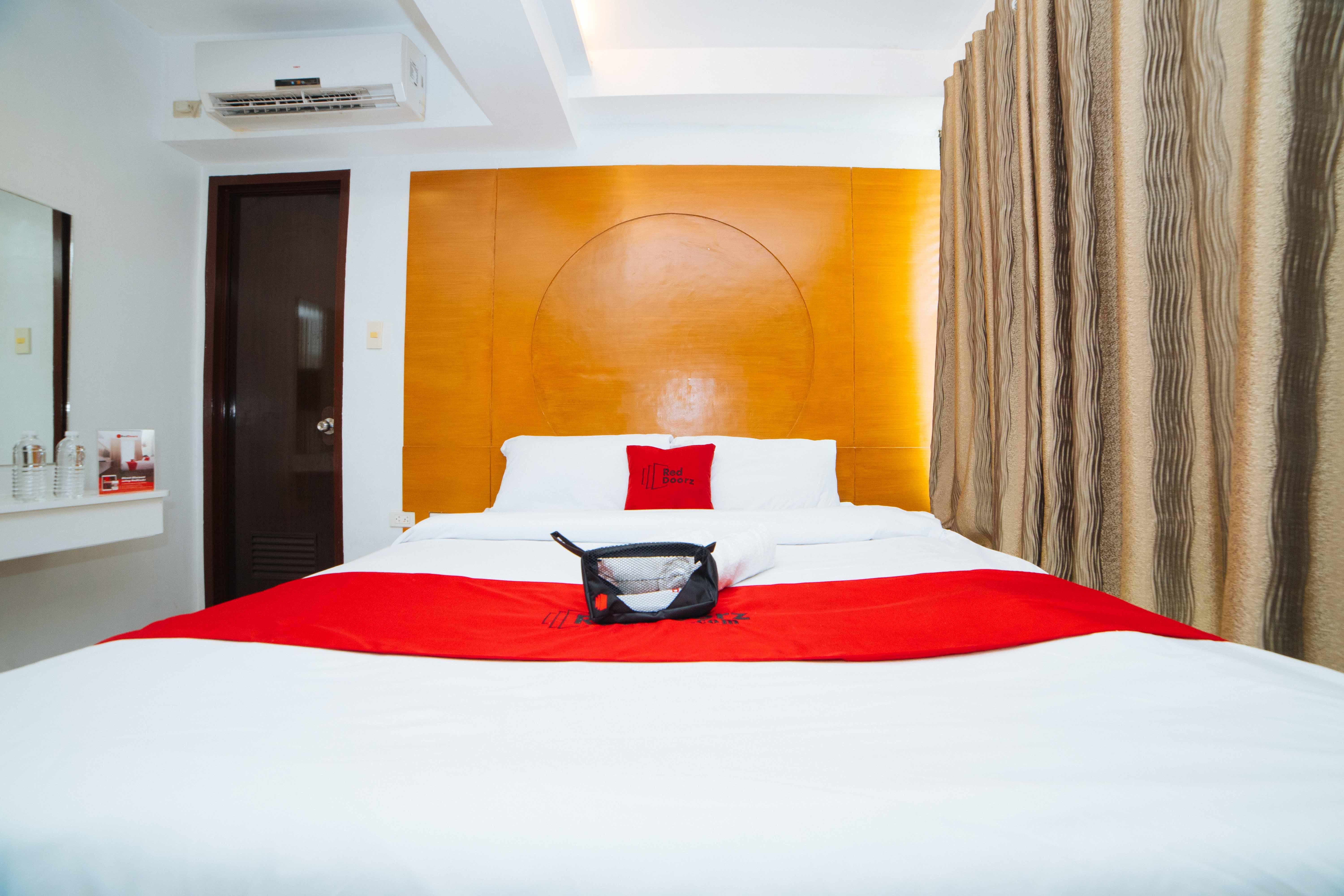 Reddoorz Near Bambang Station Hotel Manila Exterior photo