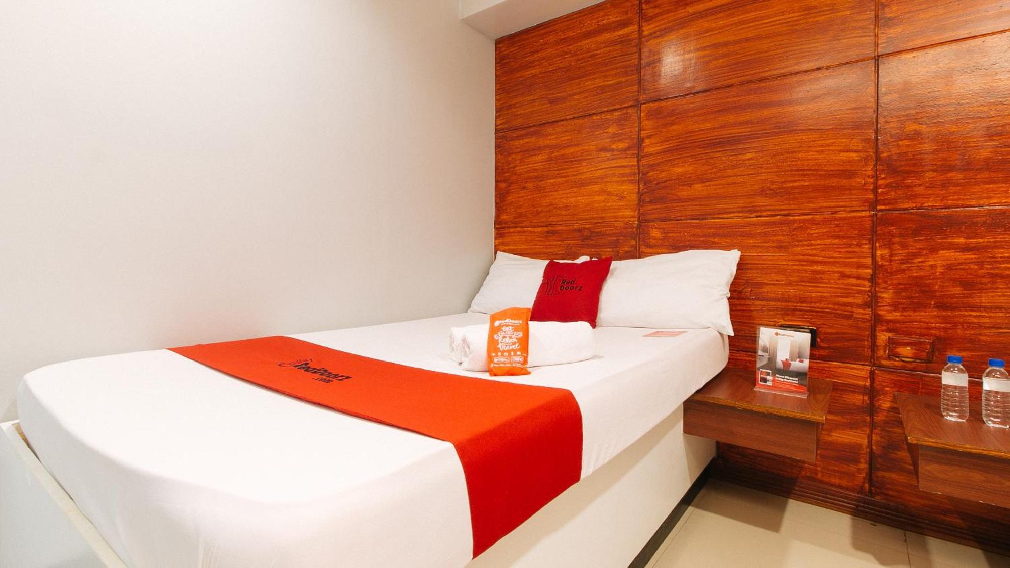 Reddoorz Near Bambang Station Hotel Manila Exterior photo