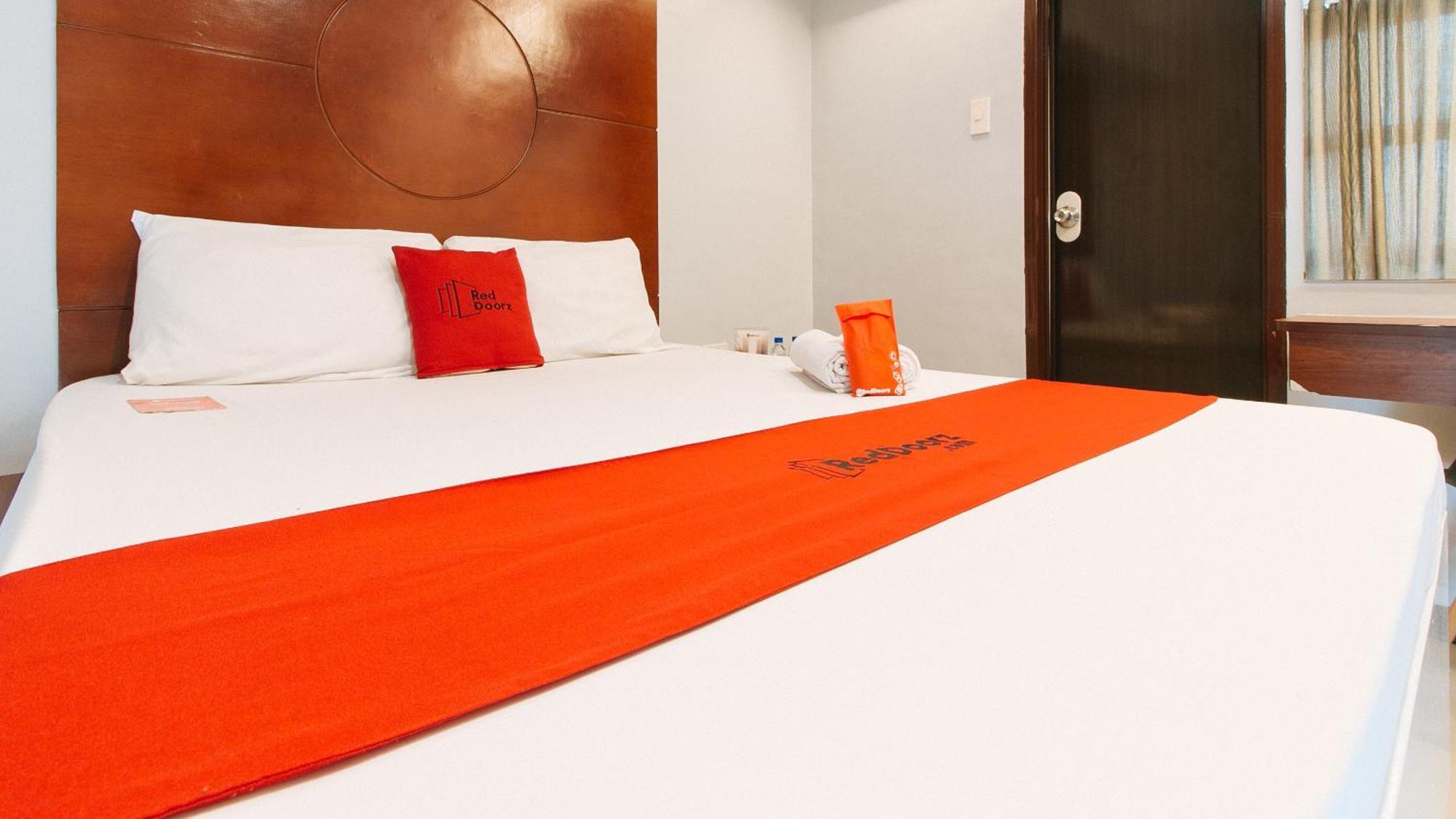 Reddoorz Near Bambang Station Hotel Manila Exterior photo